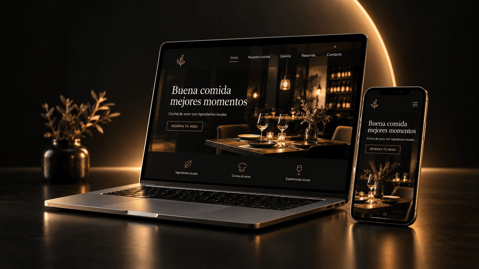 Sitio web de un restaurante mostrado en portátil y teléfono